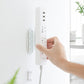 💥 50% rabatt! 🔌 Selvklebende stikkontaktholder uten boring – fest strømstikk, rutere, adaptere og mer. Avtakbar og gjenbrukbar. Mål: 10×3,7 cm. Hvit 🏠
